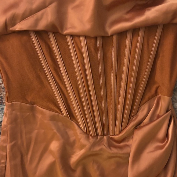Vintage Chic One-Shoulder Satin Dress in Copper - Picture 3 of 5